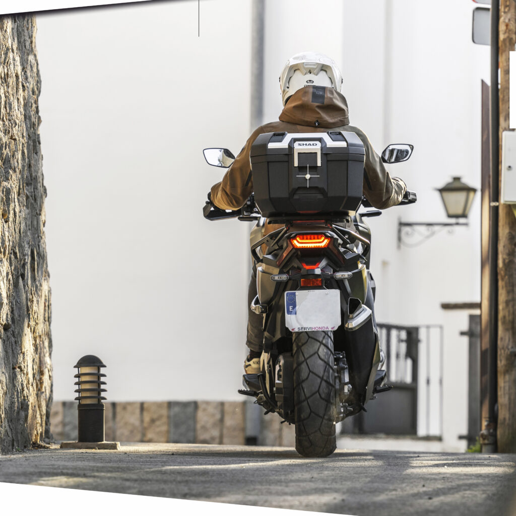 TOP CASE TR41 TERRA NEGRO - Imagen 8